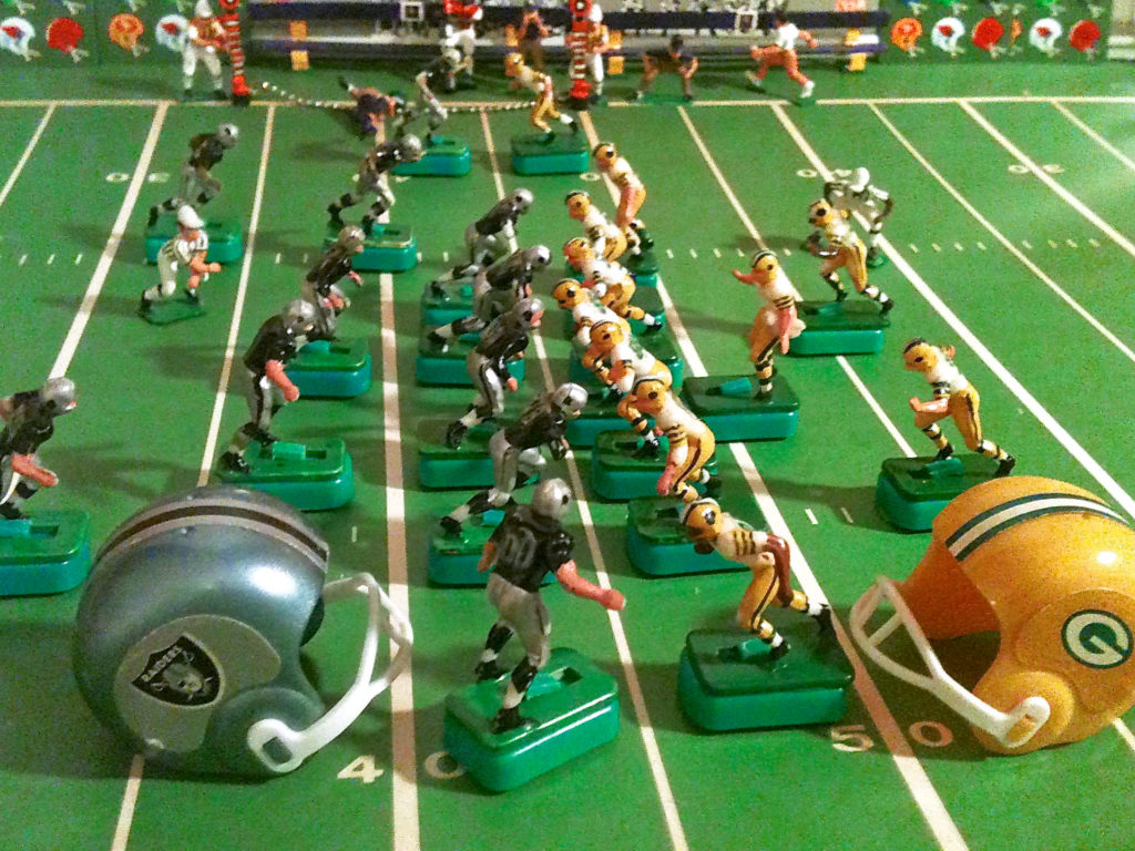 <img alt="Tudor Electric Football NFL Raiders and Packers 1967 teams Super Bowl II">