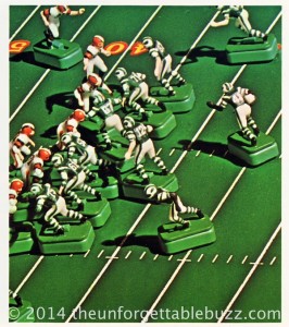 Electric Football Browns and Jets as they appeared on the 1970 Tudor AFC No. 610.