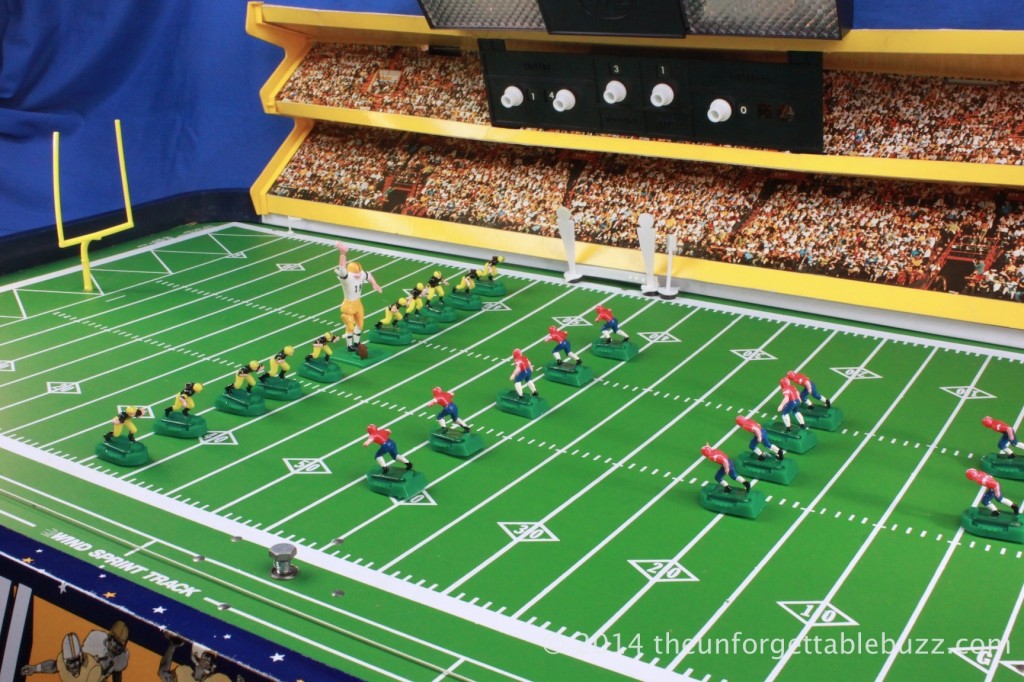 1972 Munro Day Nite Electric Football game