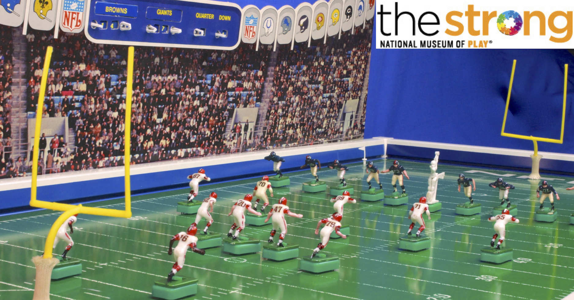 <img alt="Image of Toy Hall Of Fame worthy Tudor Electric Football NFL 1967 game">