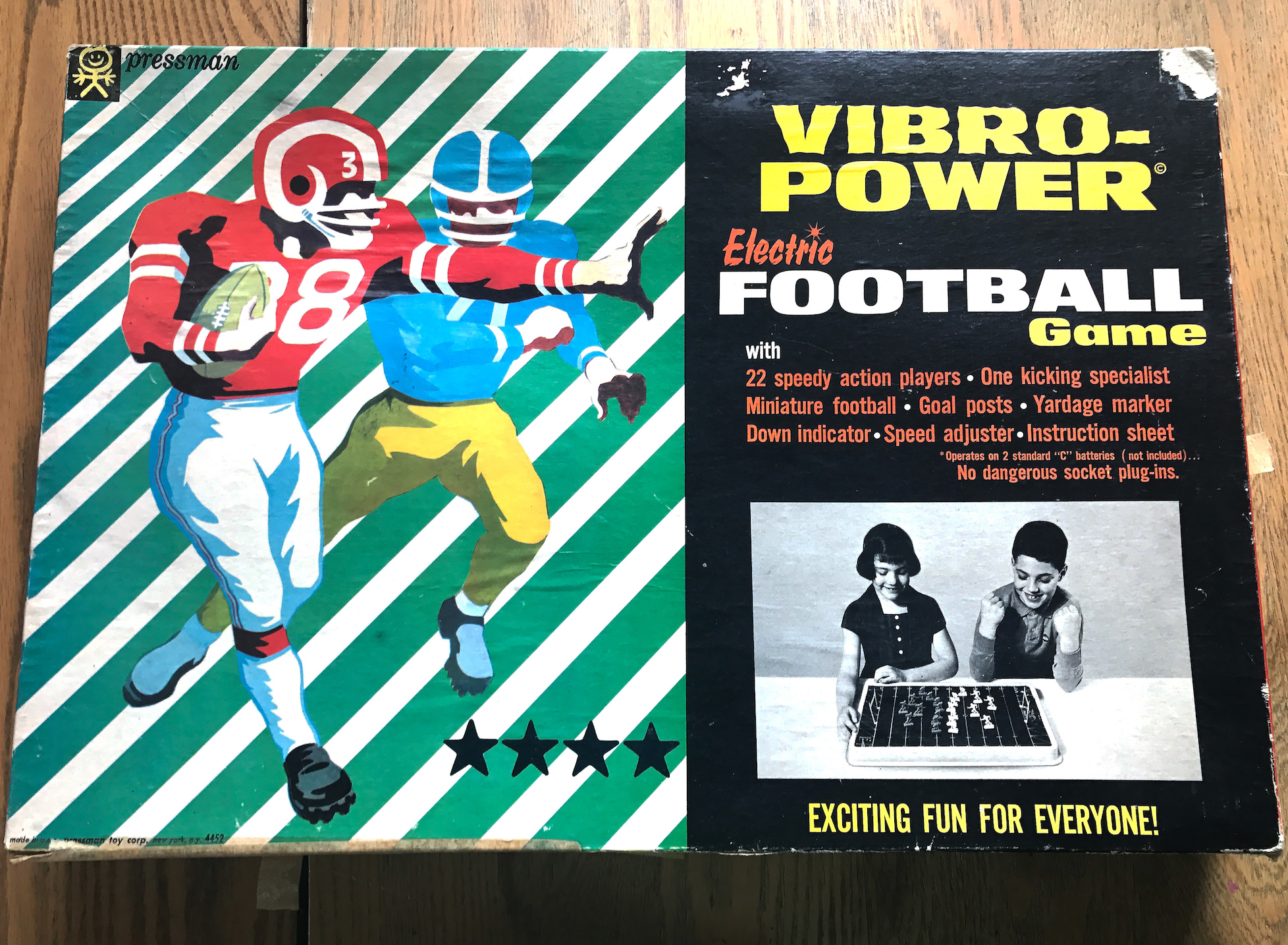 <img alt="Box of the Pressman Vibro-Power Football game">